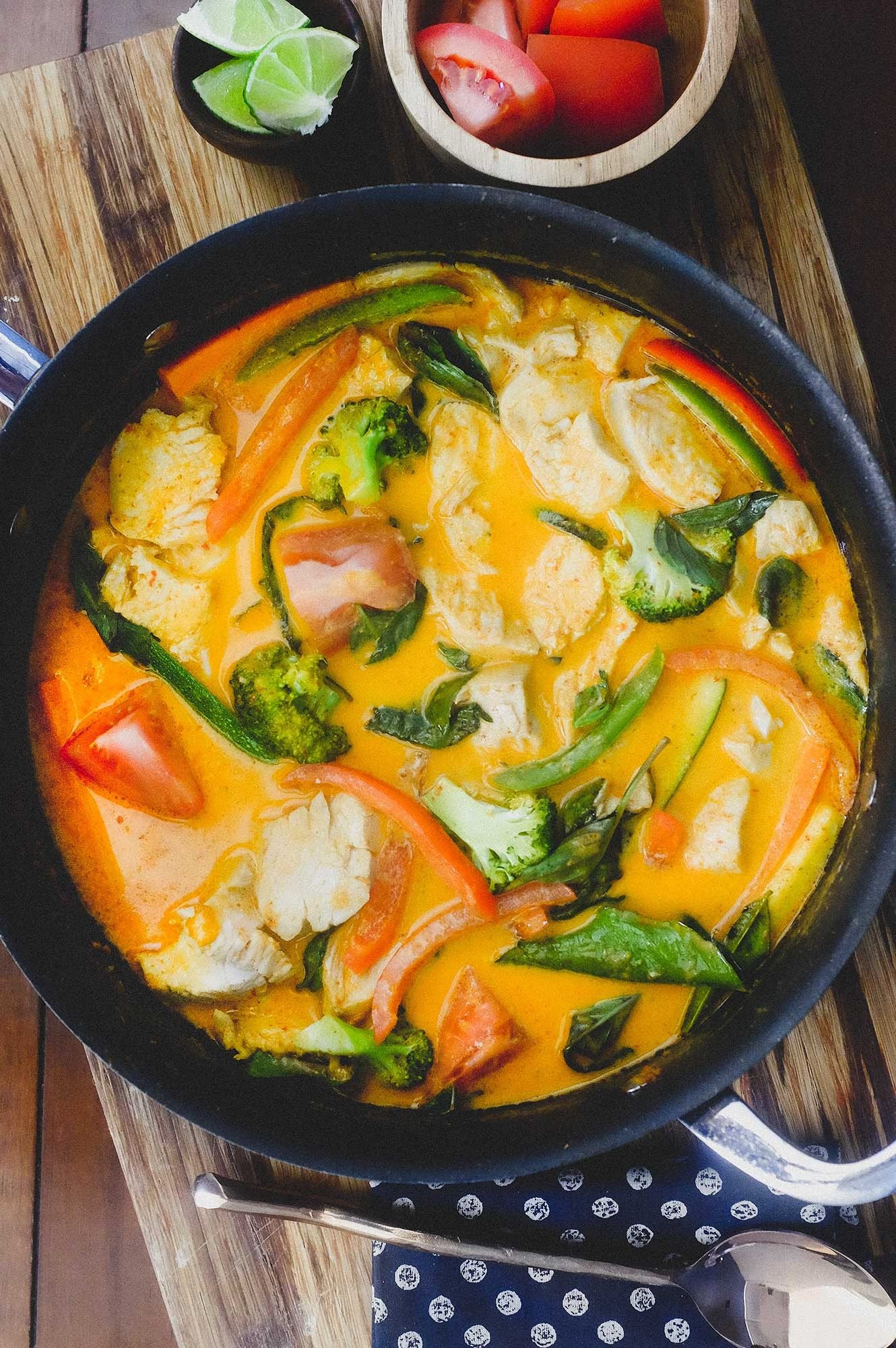 lan đùi gà trên vách đá đẹp lan đùi gà trên vách đá đẹp